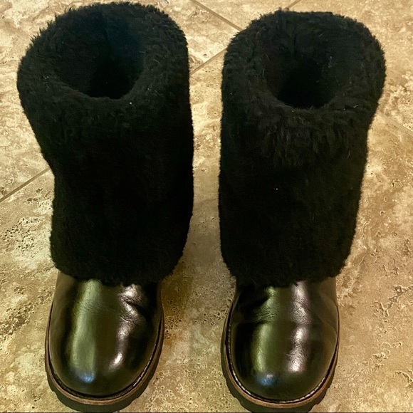 UGG CLASSIC II Sherpa w/leather Short Boots - Picture 2 of 13